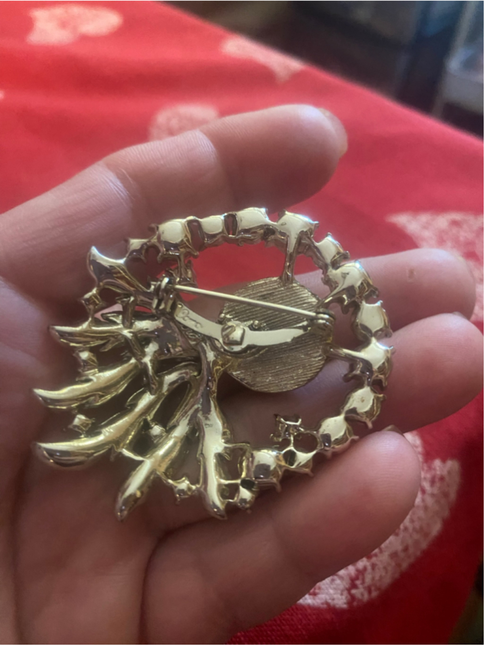 Women's vintage Coro Cameo Brooch - Picture 3 of 4
